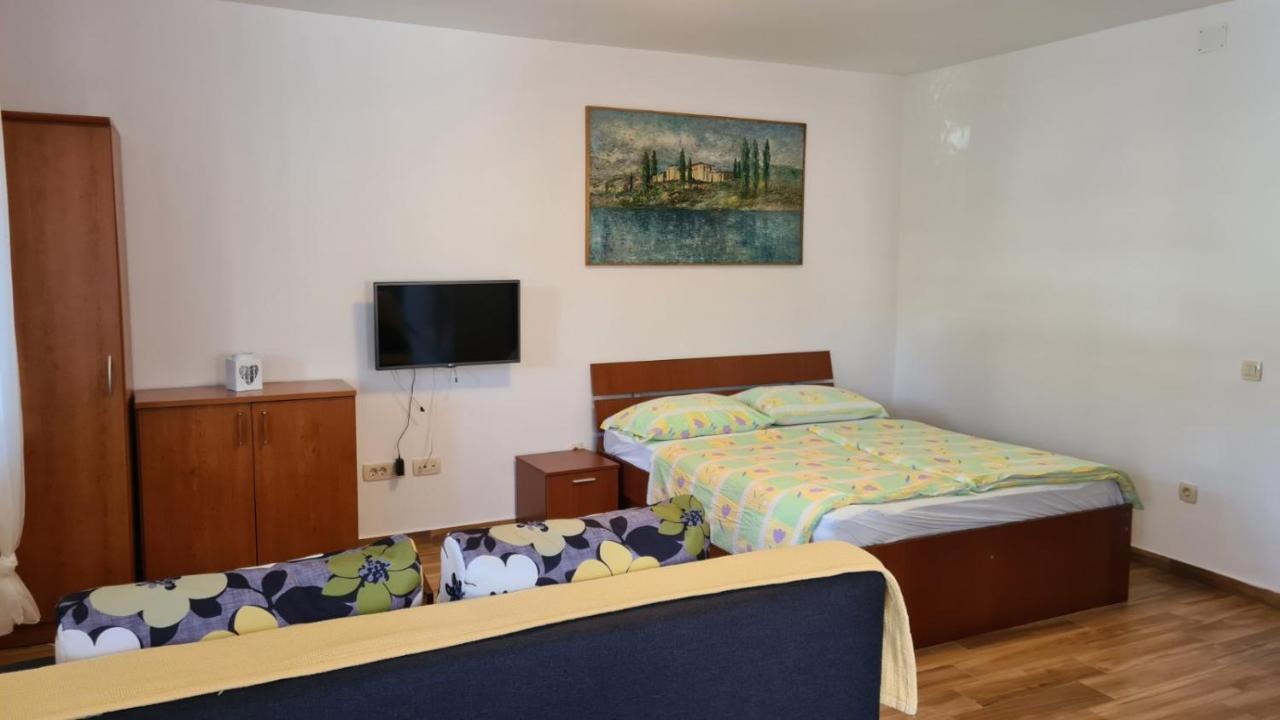Apartments Ivanovski 拉布 外观 照片